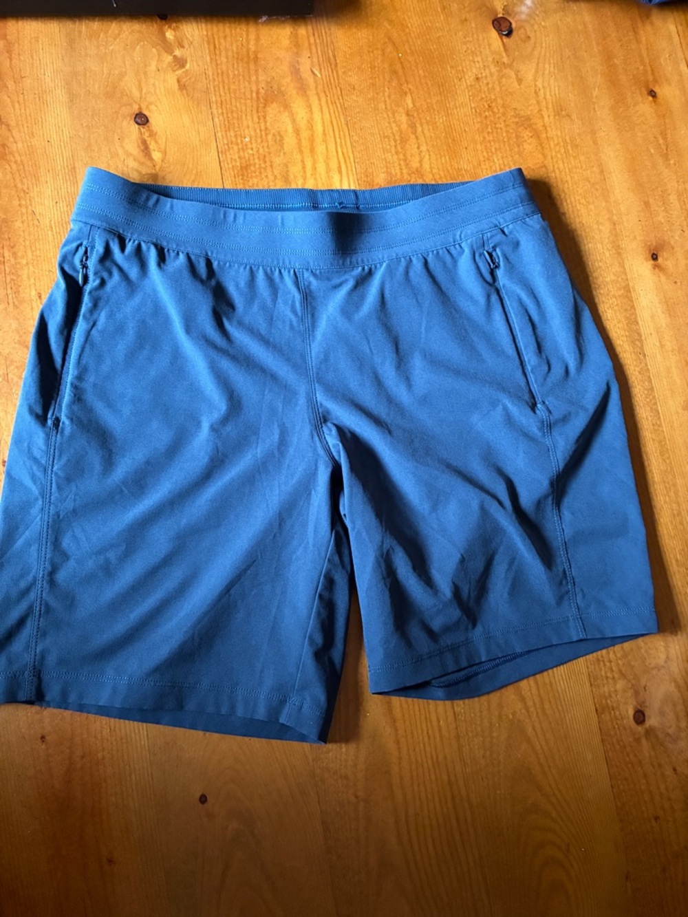 Kuhl Women’s Freeflex Short 8” inseam size medium